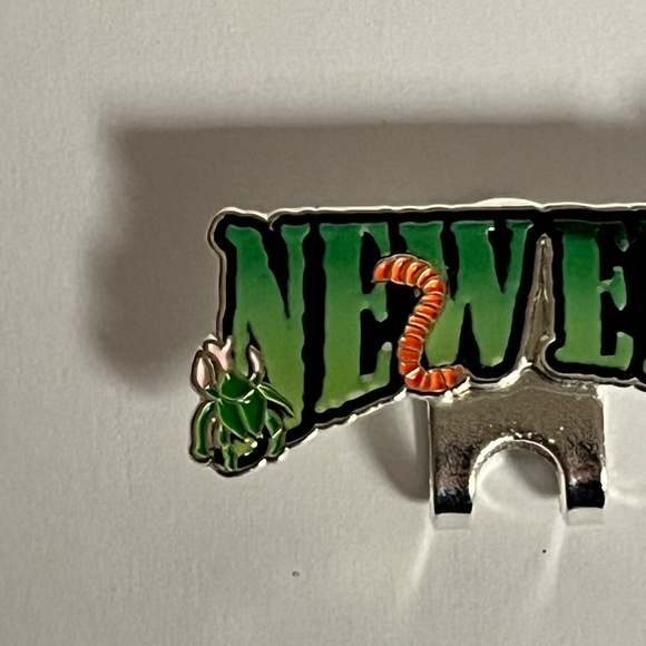 New Era Blip Hat Pin Pins Hats Bag Fitted Brim Clip Spell Out Silver Green Bugs - Picture 2 of 8